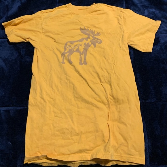 Shirt with a moose on it - Picture 1 of 2